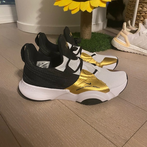 Nike SuperRep Groove Sneakers - Picture 2 of 4